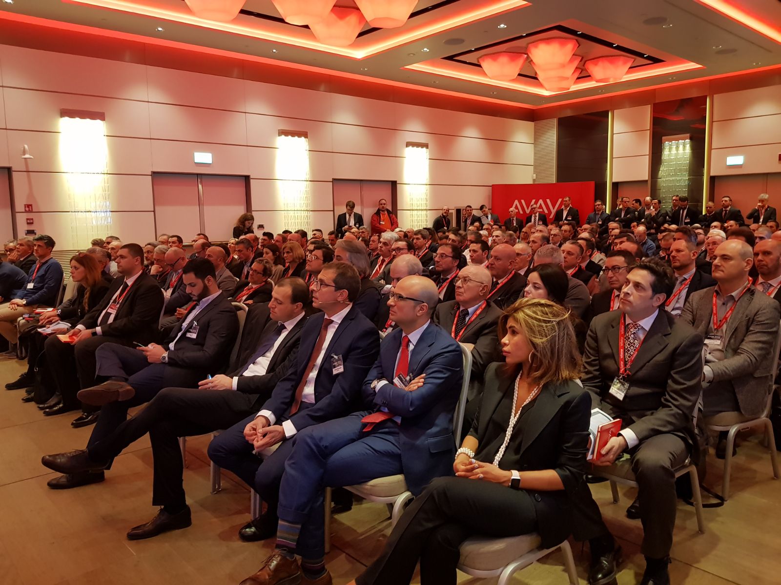 Avaya presenta Avaya Edge World Tour e premia i partner italiani