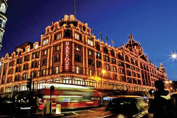 Harrods reinventa il mercato retail del lusso